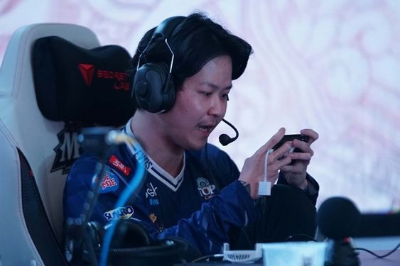 perbandingan peran Roamer terbaik di tim-tim juara dunia